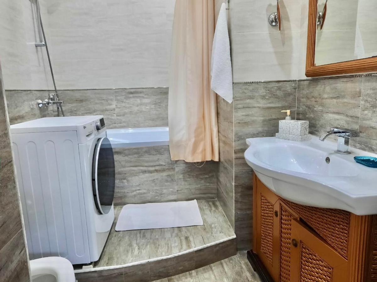 Жк Самал Де Люкс Apartamento Almatý Exterior foto