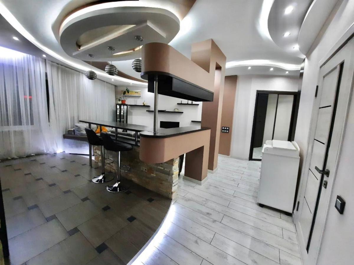 Жк Самал Де Люкс Apartamento Almatý Exterior foto